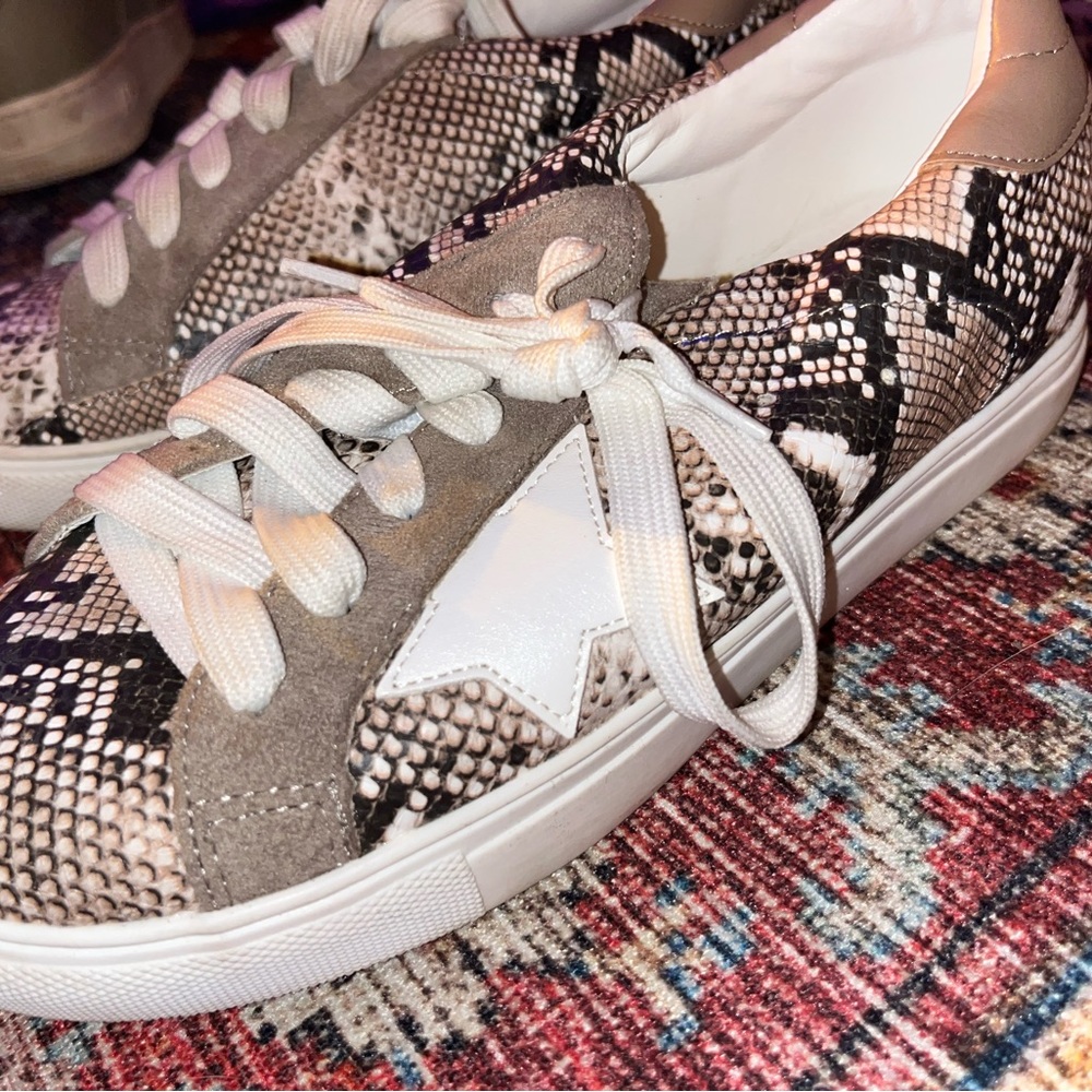 BRAND NEW OFF BRAND GOLDEN GOOSE 🔥🔥🔥🤍🤍🤍🤎🤎 womens size 7!!!!!!